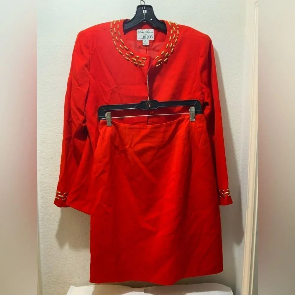 Teri Jon Rickie Freeman 2 pcs suit red blazer Skirt 100% wool size 10